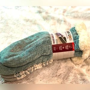2 pk. Muk Luks Women’s Cozy Cabin Socks L/XL (Aqua color)